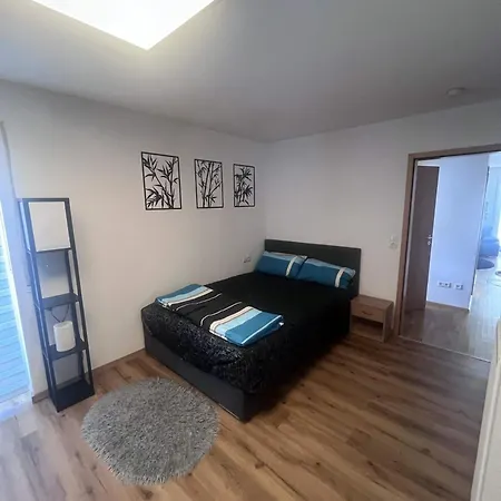 アパート Zentrale 2-zimmer-wohnung Mit Kueche & Bad In *