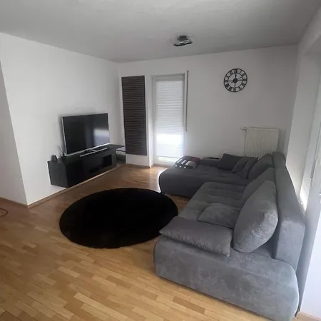 Zentrale 2-zimmer-wohnung Mit Kueche & Bad In